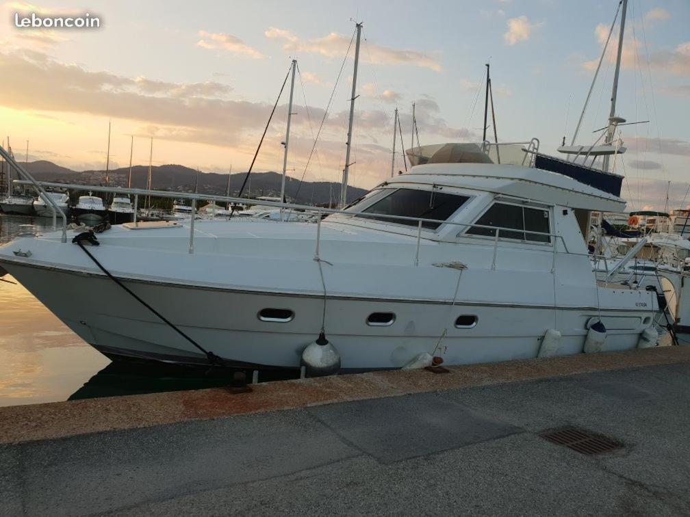 Ferretti 36 ' Bateau A Quai Vieux-Port Cannes Festival La Croisette Exterior photo