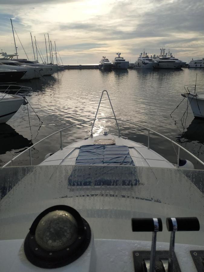 Ferretti 36 ' Bateau A Quai Vieux-Port Cannes Festival La Croisette Exterior photo