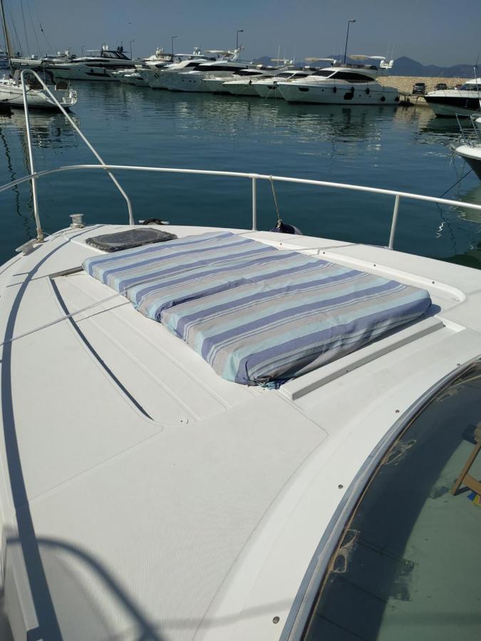 Ferretti 36 ' Bateau A Quai Vieux-Port Cannes Festival La Croisette Exterior photo