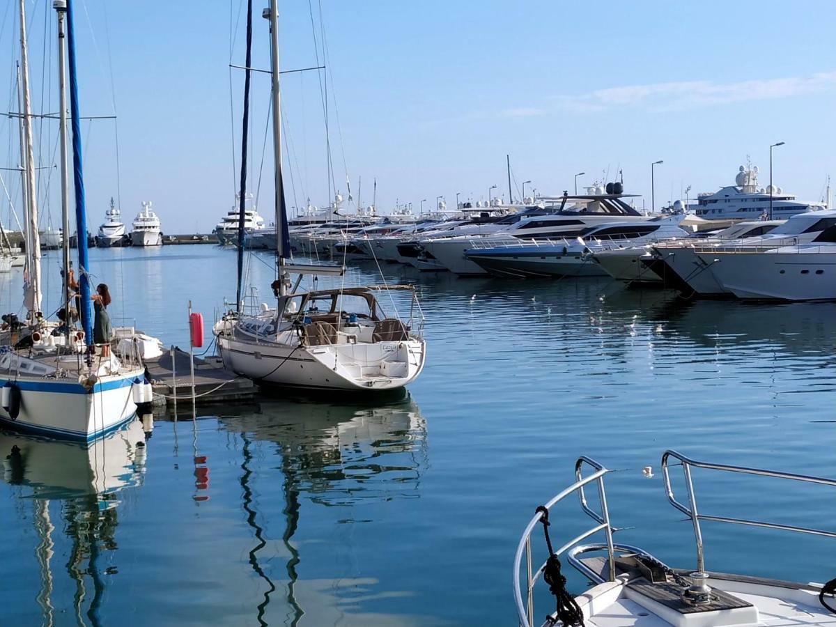 Ferretti 36 ' Bateau A Quai Vieux-Port Cannes Festival La Croisette Exterior photo